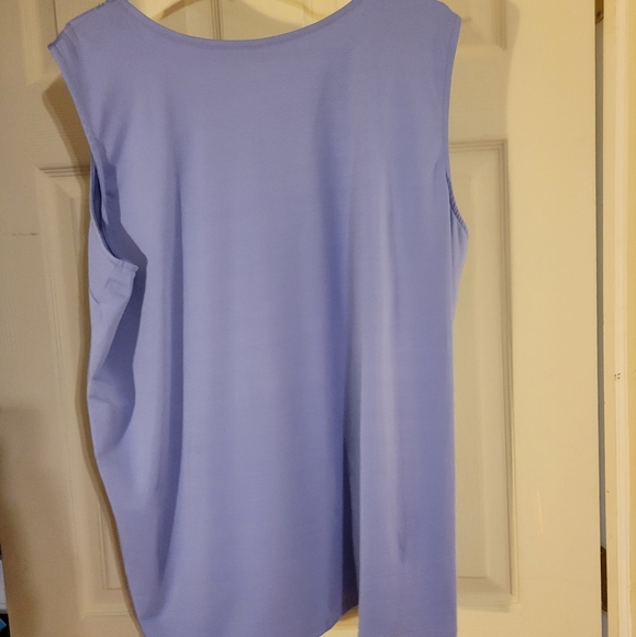 Pretty lavender top with sparkle detail - Picture 3 of 4